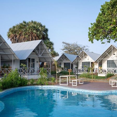 Praveg Beach Resort Daman Lighthouse Beach 외부 사진