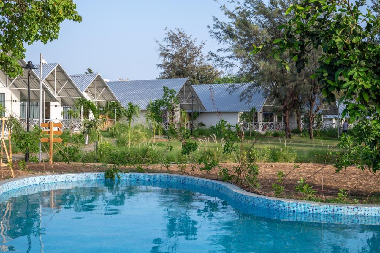 Praveg Beach Resort Daman Lighthouse Beach 외부 사진