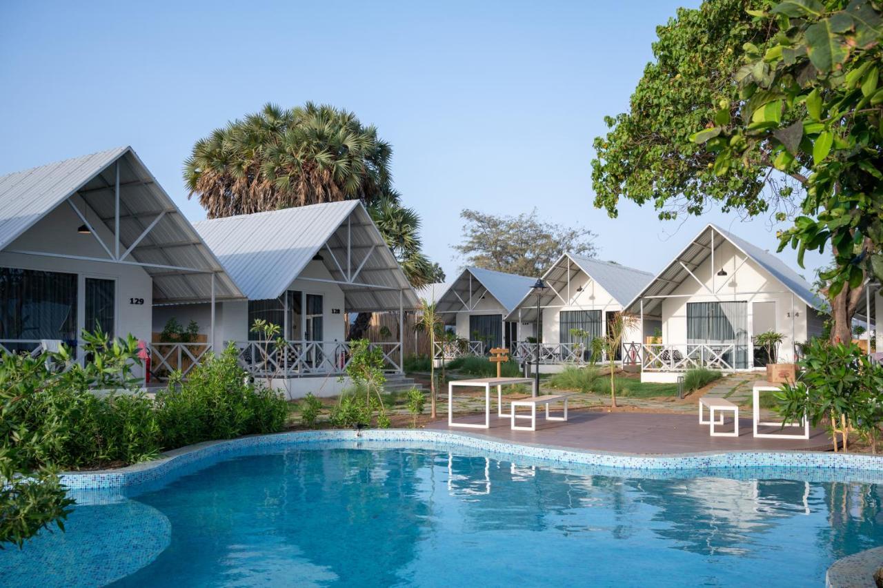 Praveg Beach Resort Daman Lighthouse Beach 외부 사진