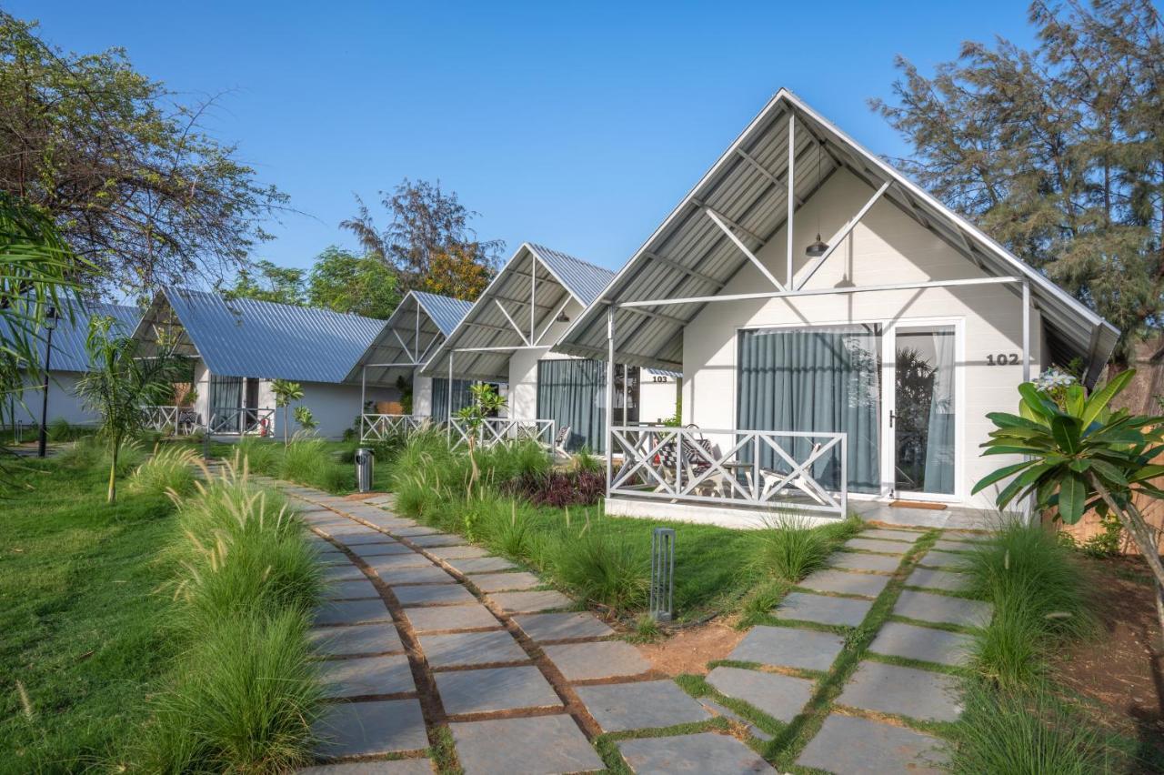 Praveg Beach Resort Daman Lighthouse Beach 외부 사진