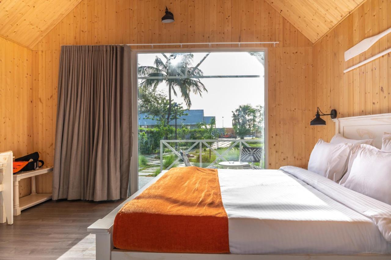 Praveg Beach Resort Daman Lighthouse Beach 외부 사진